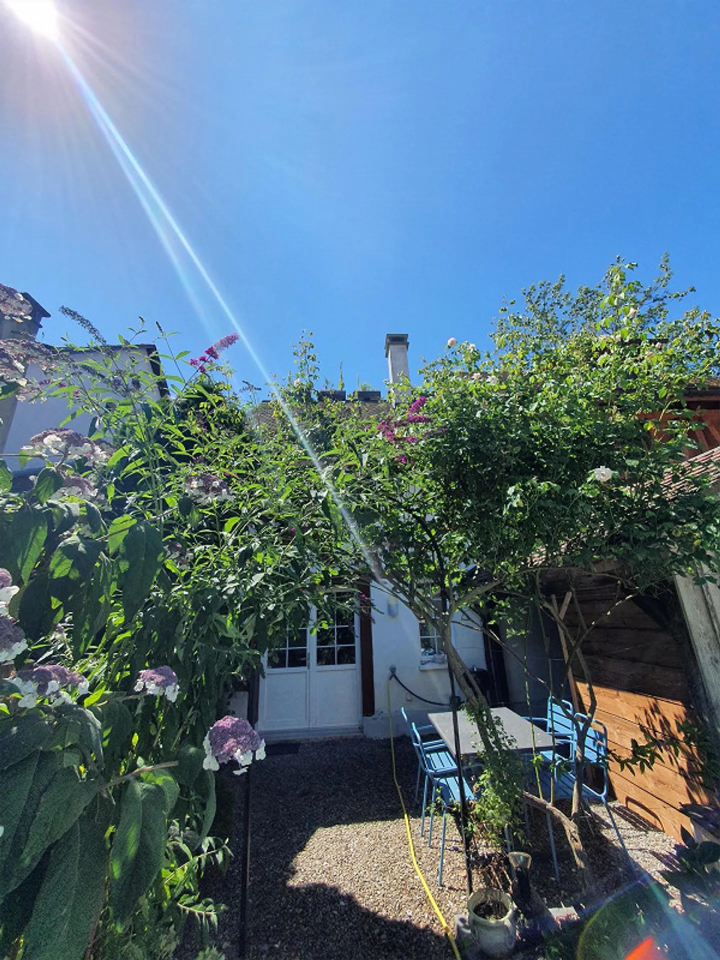 Charming 2-room apartment with fireplace, seating area, and terrace - Photo 12 of 12