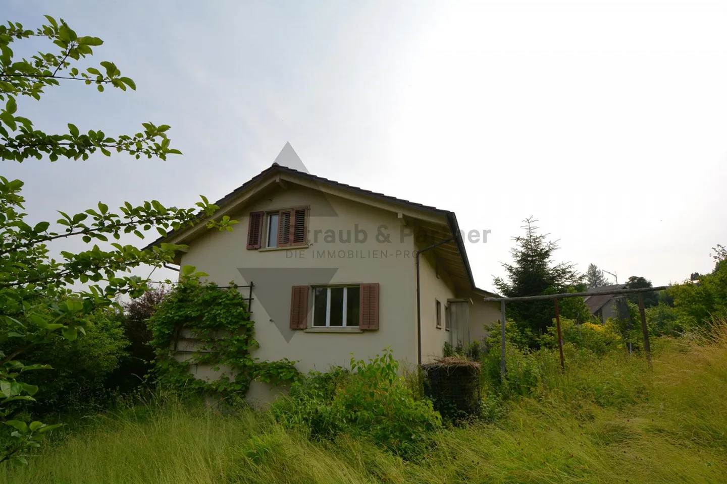 TERRAIN CONSTRUCTIBLE ENSOLEILLÉ AVEC POTENTIEL | AVEC PROPRIÉTÉ À DÉMOLIR - Photo 4 sur 13