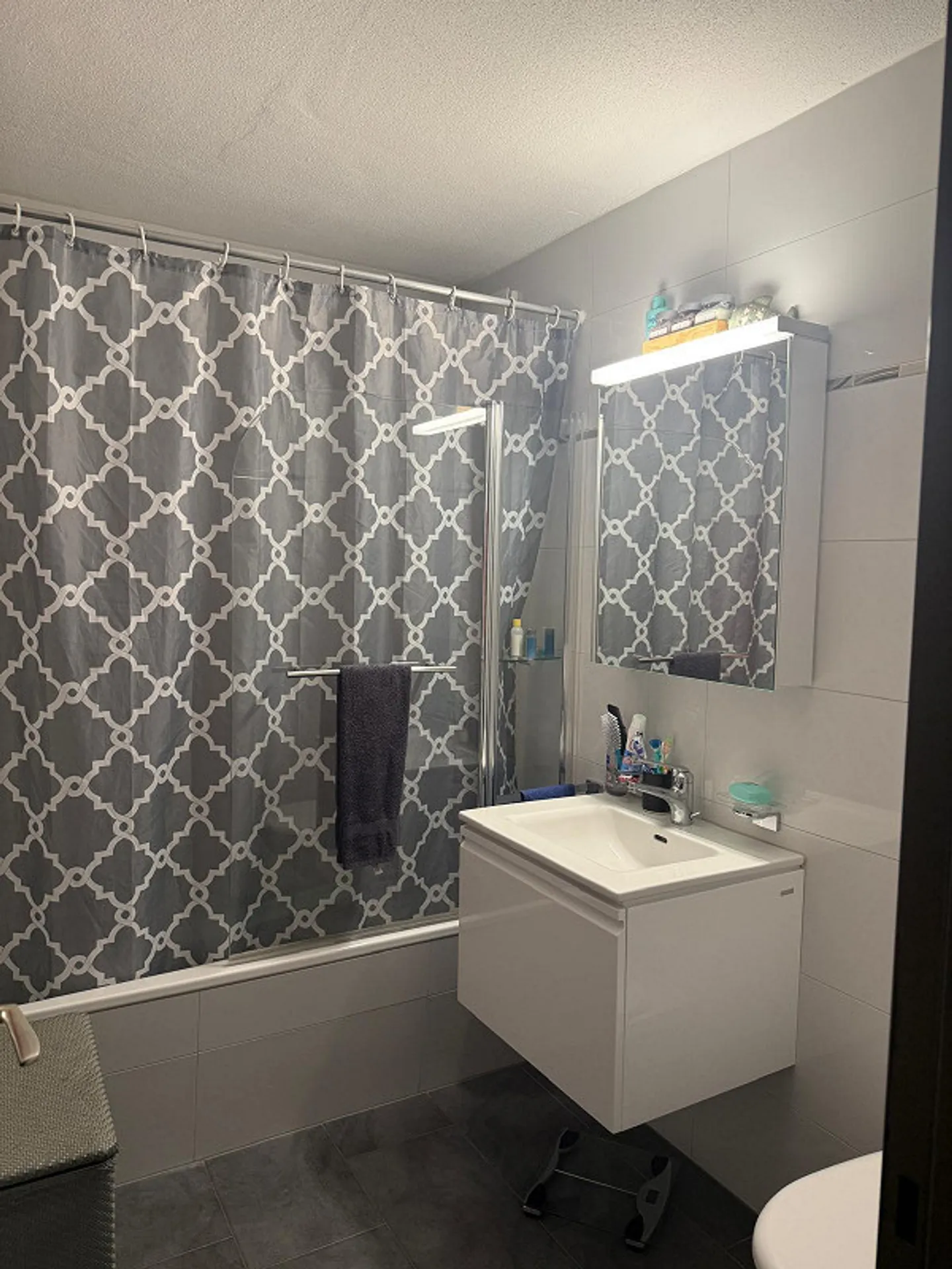 ruhige und sonnige 4 1/2 Zimmerwohnung zu vermieten - Foto 4 von 4