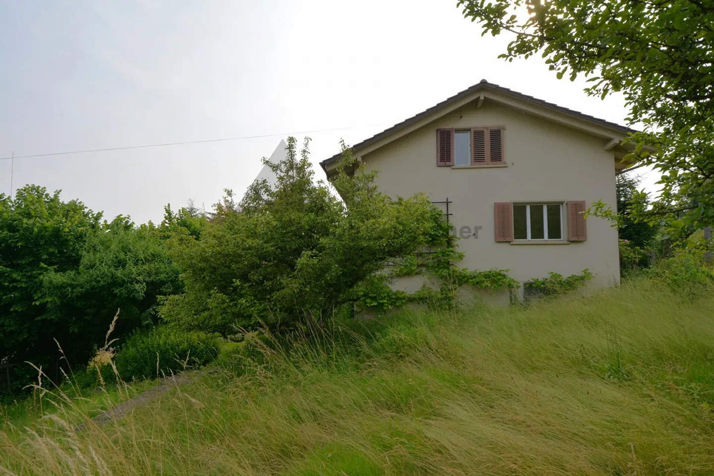 TERRAIN CONSTRUCTIBLE ENSOLEILLÉ AVEC POTENTIEL | AVEC PROPRIÉTÉ À DÉMOLIR - Photo 5 sur 13