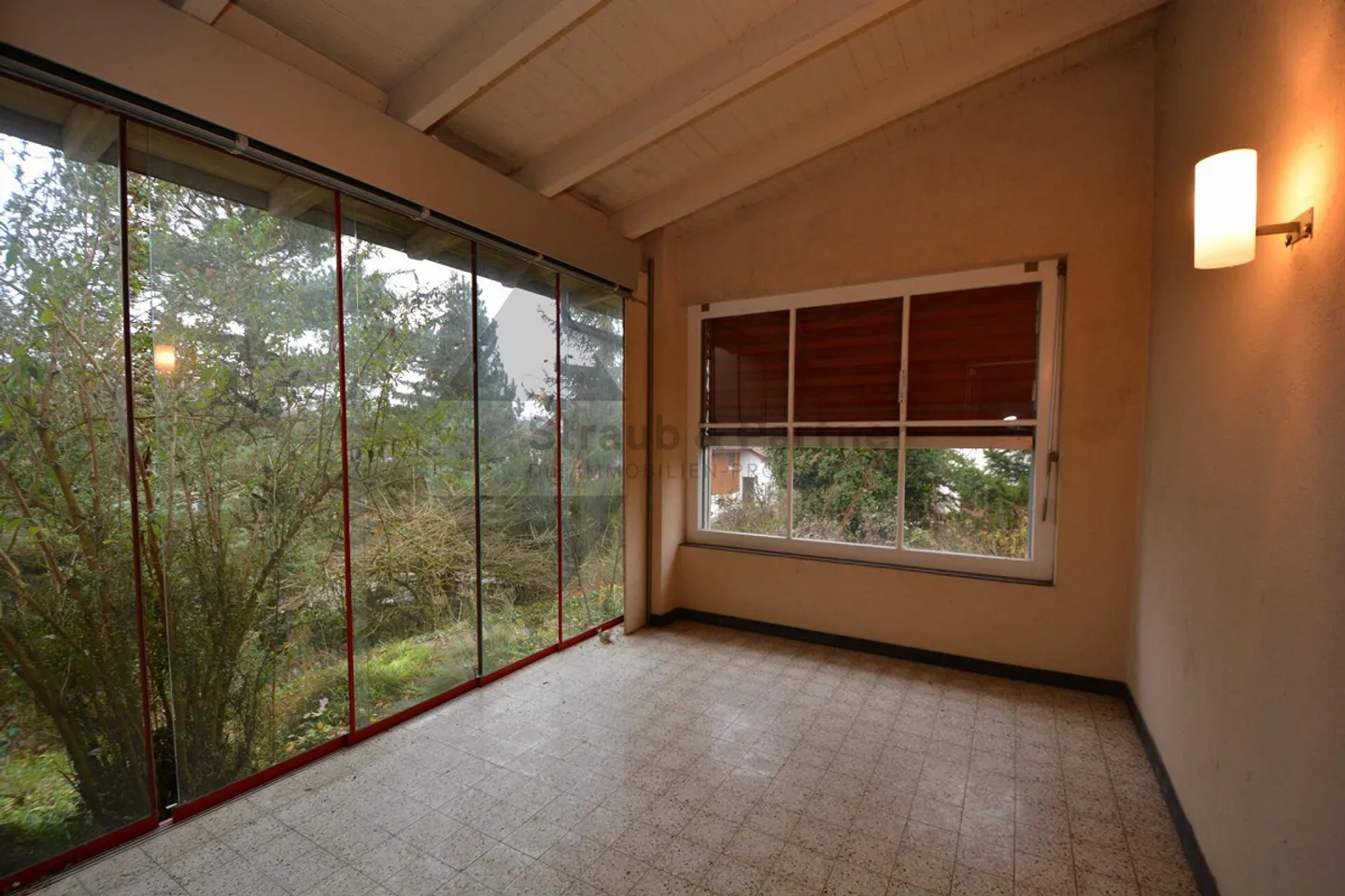 TERRAIN CONSTRUCTIBLE ENSOLEILLÉ AVEC POTENTIEL | AVEC PROPRIÉTÉ À DÉMOLIR - Photo 11 sur 13