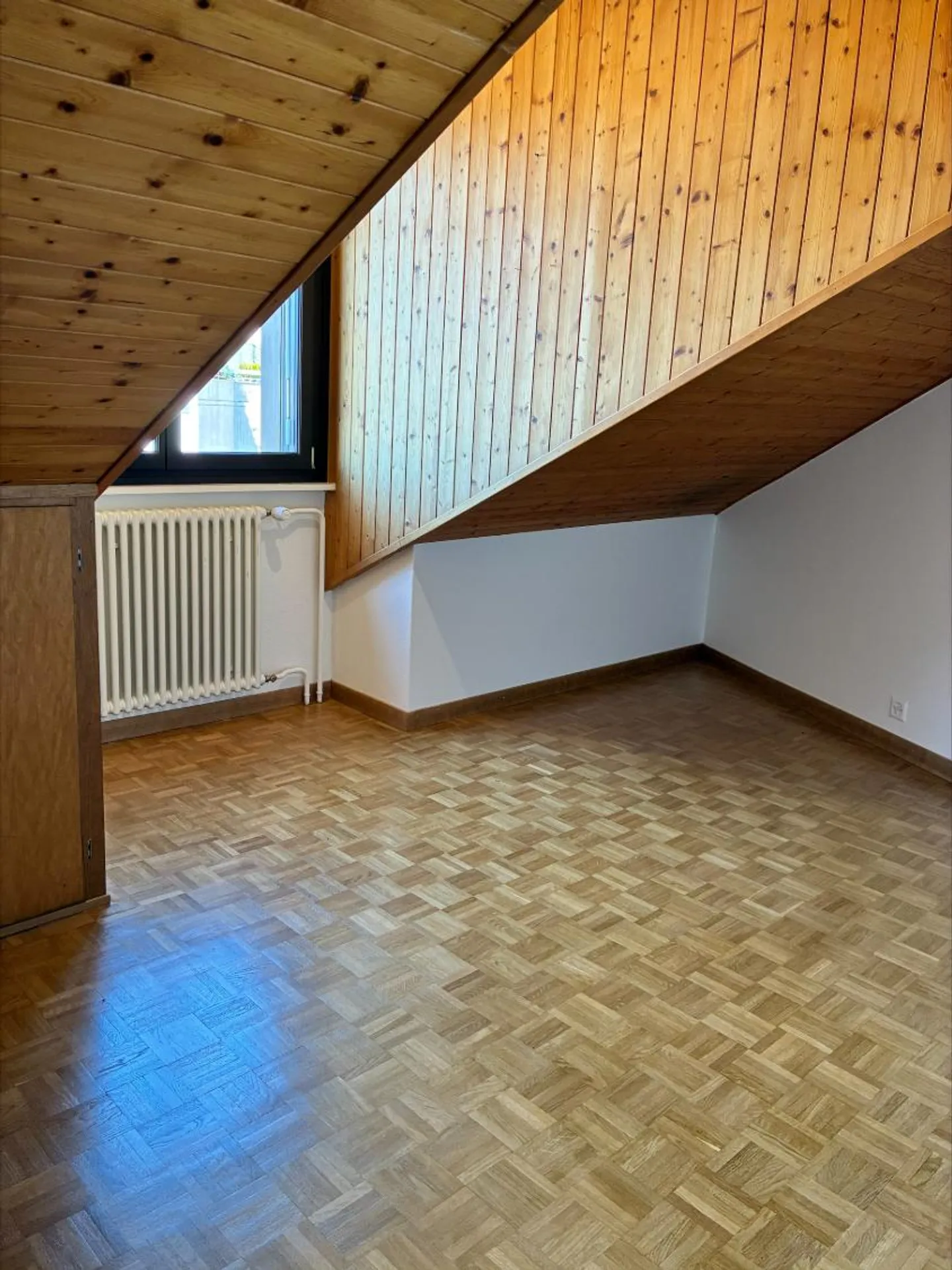 Attic apartment with 3 rooms renovated Rue de Tronchin 26 - Photo 6 of 7