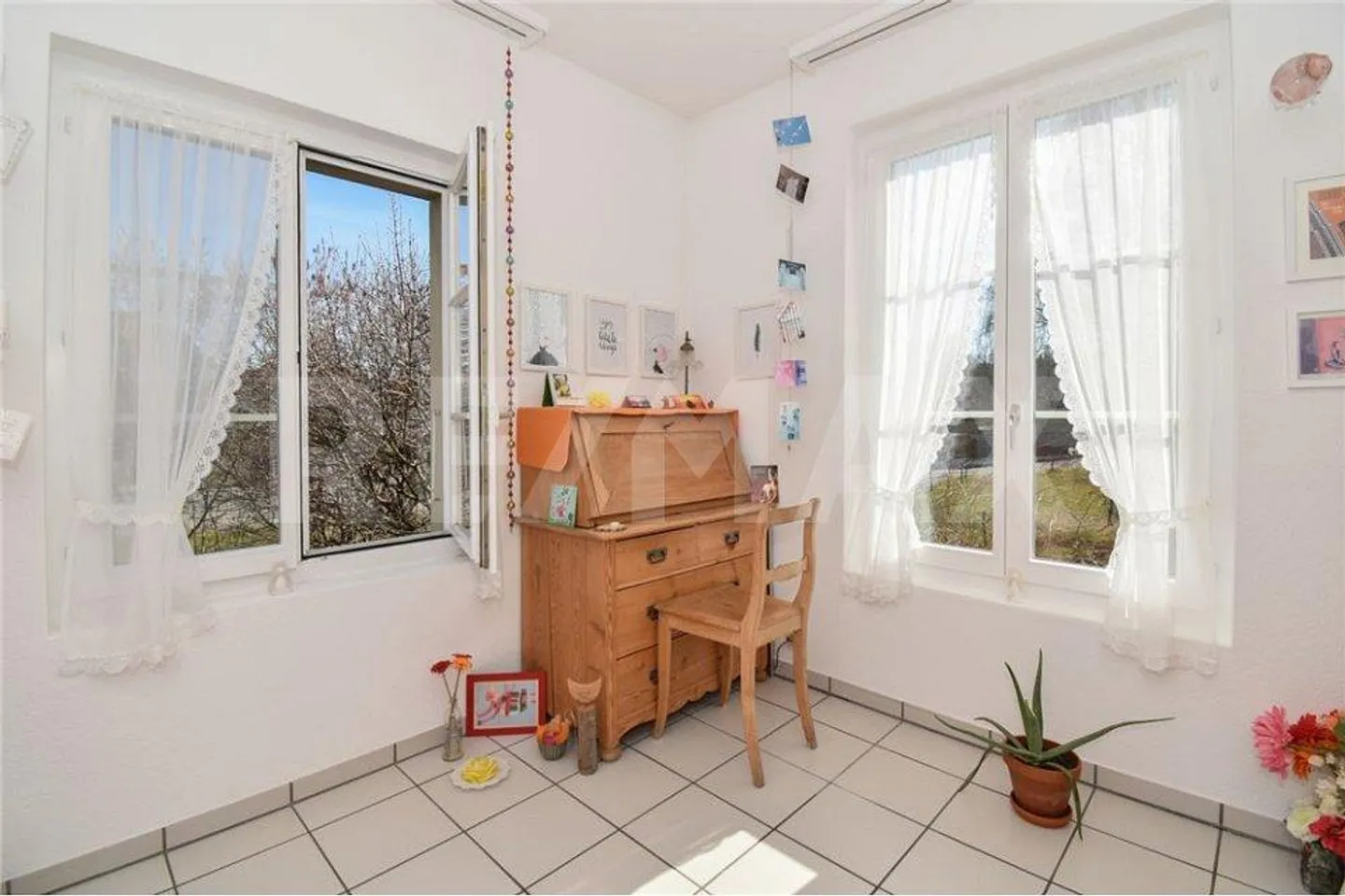 3 Familienhaus mit kleinem gewerblichem Atelier und 1427 m² Bauland - Photo 5 of 10