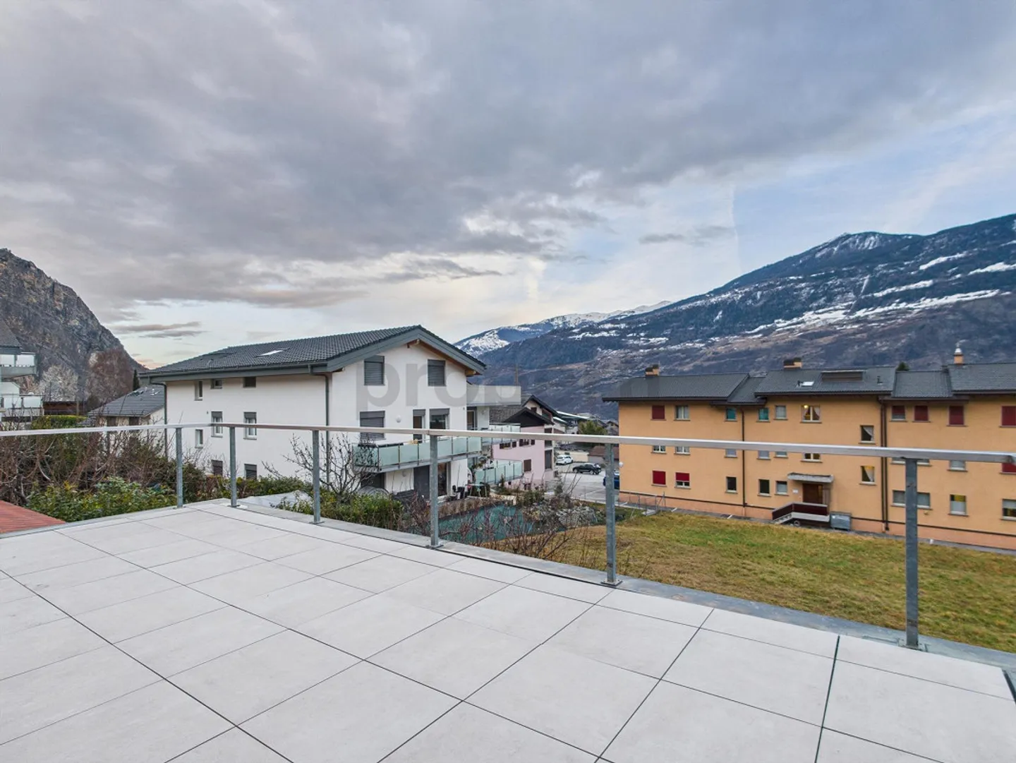 Appartamento ristrutturato di 3,5 locali con balcone, Chamoson - Foto 1 di 12