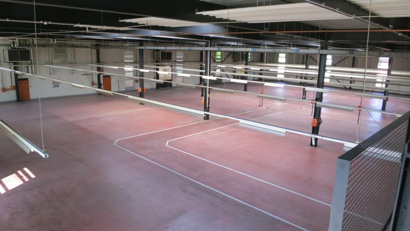 Industrielle Flächen und Büros - Foto 2 von 8