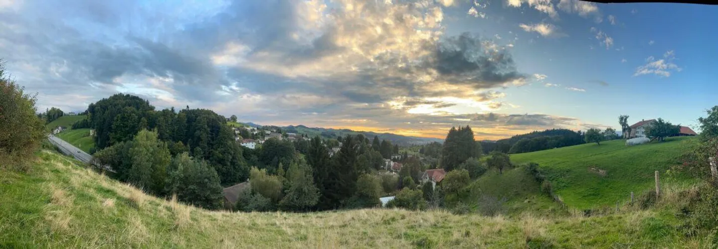 Ampia casa unifamiliare con giardino paradisiaco, sauna e laghetto - Foto 4 di 30