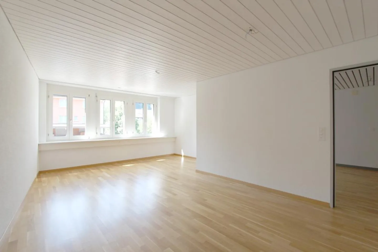 Appartement spacieux de 3,5 pièces à Seon - Photo 2 sur 5