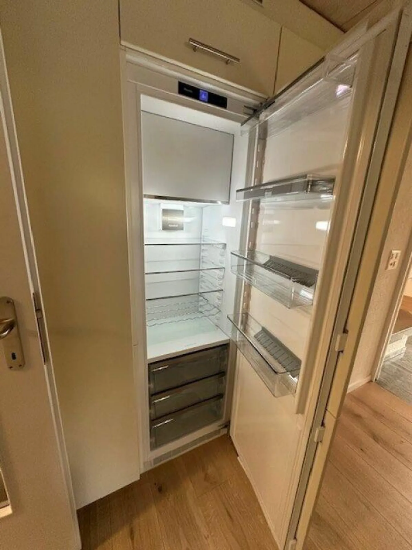 Ampia casa unifamiliare con giardino paradisiaco, sauna e laghetto - Foto 8 di 30