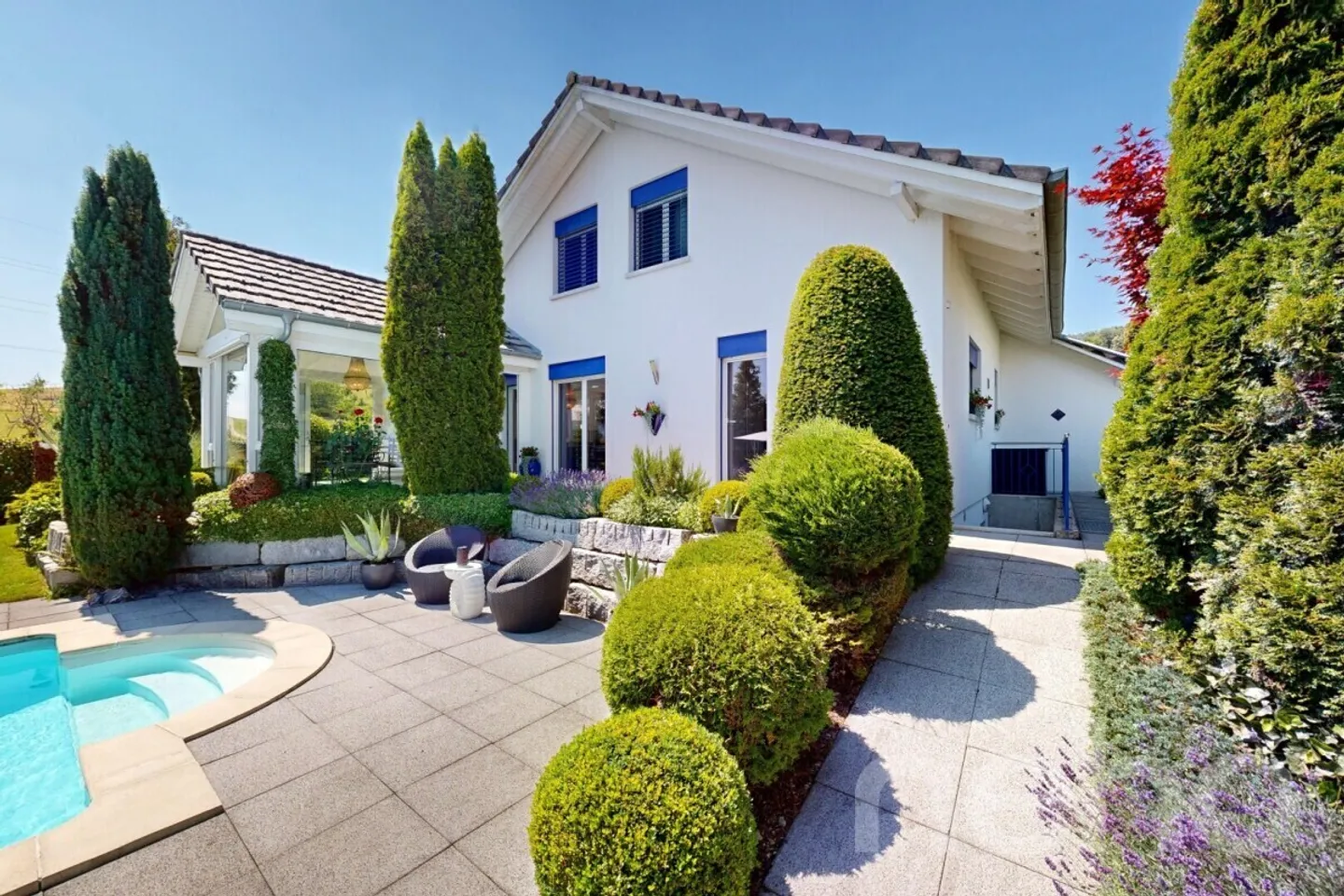 Stilvolles Einfamilienhaus mit Pool - Foto 1 von 13