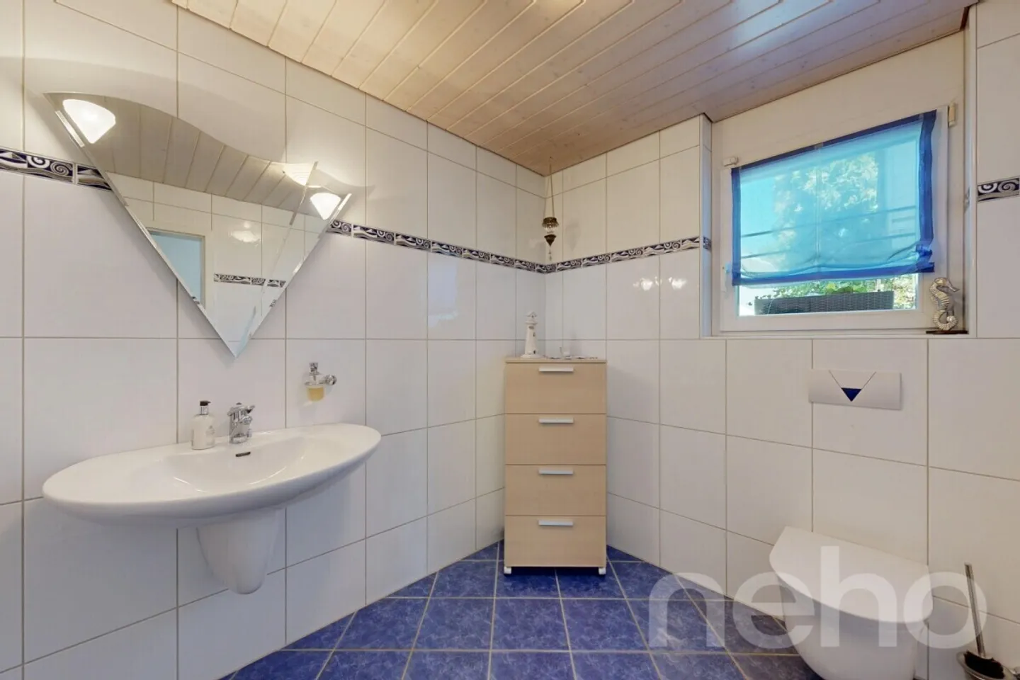 Stilvolles Einfamilienhaus mit Pool - Foto 8 von 13