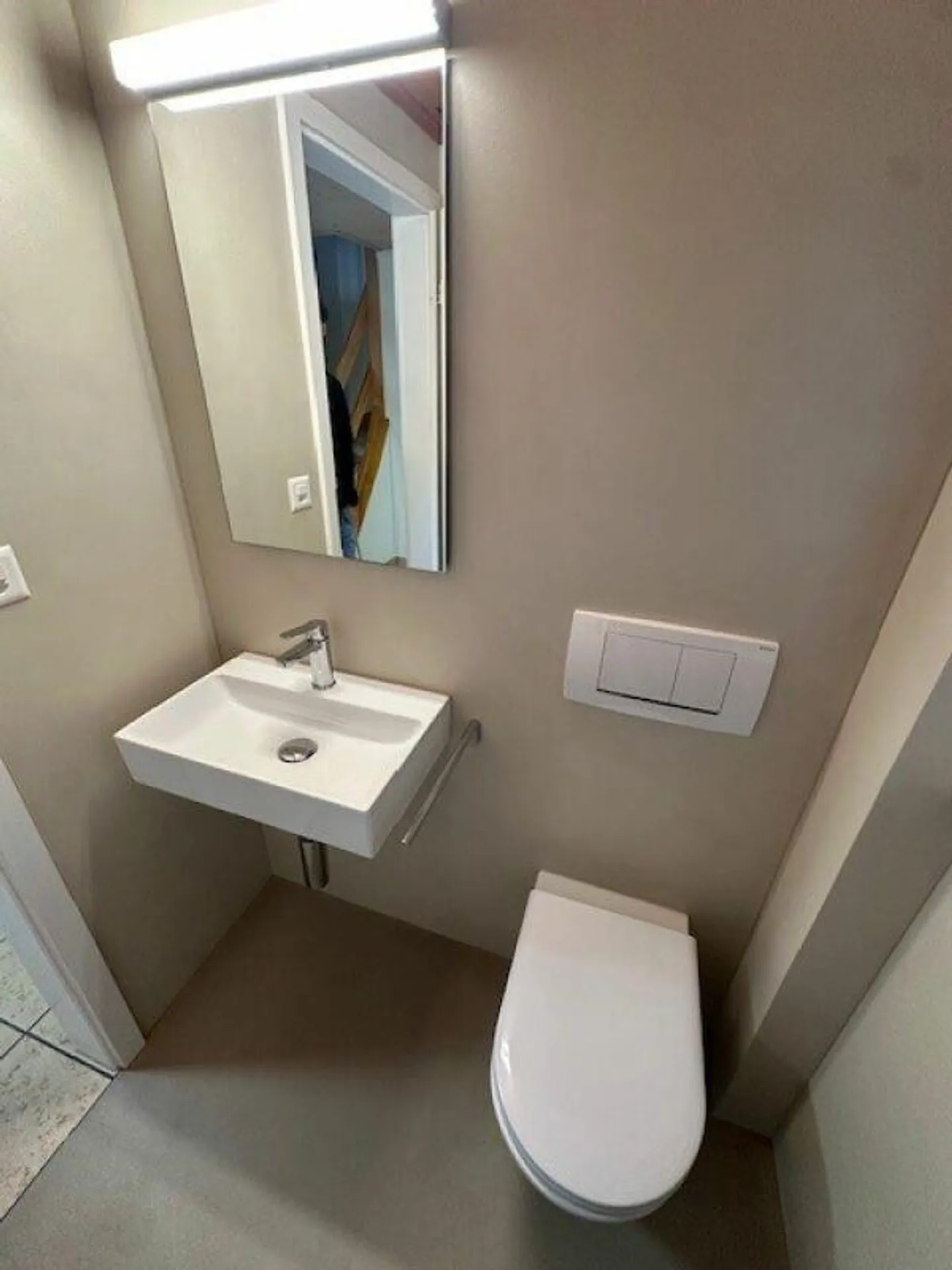 Ampia casa unifamiliare con giardino paradisiaco, sauna e laghetto - Foto 14 di 30