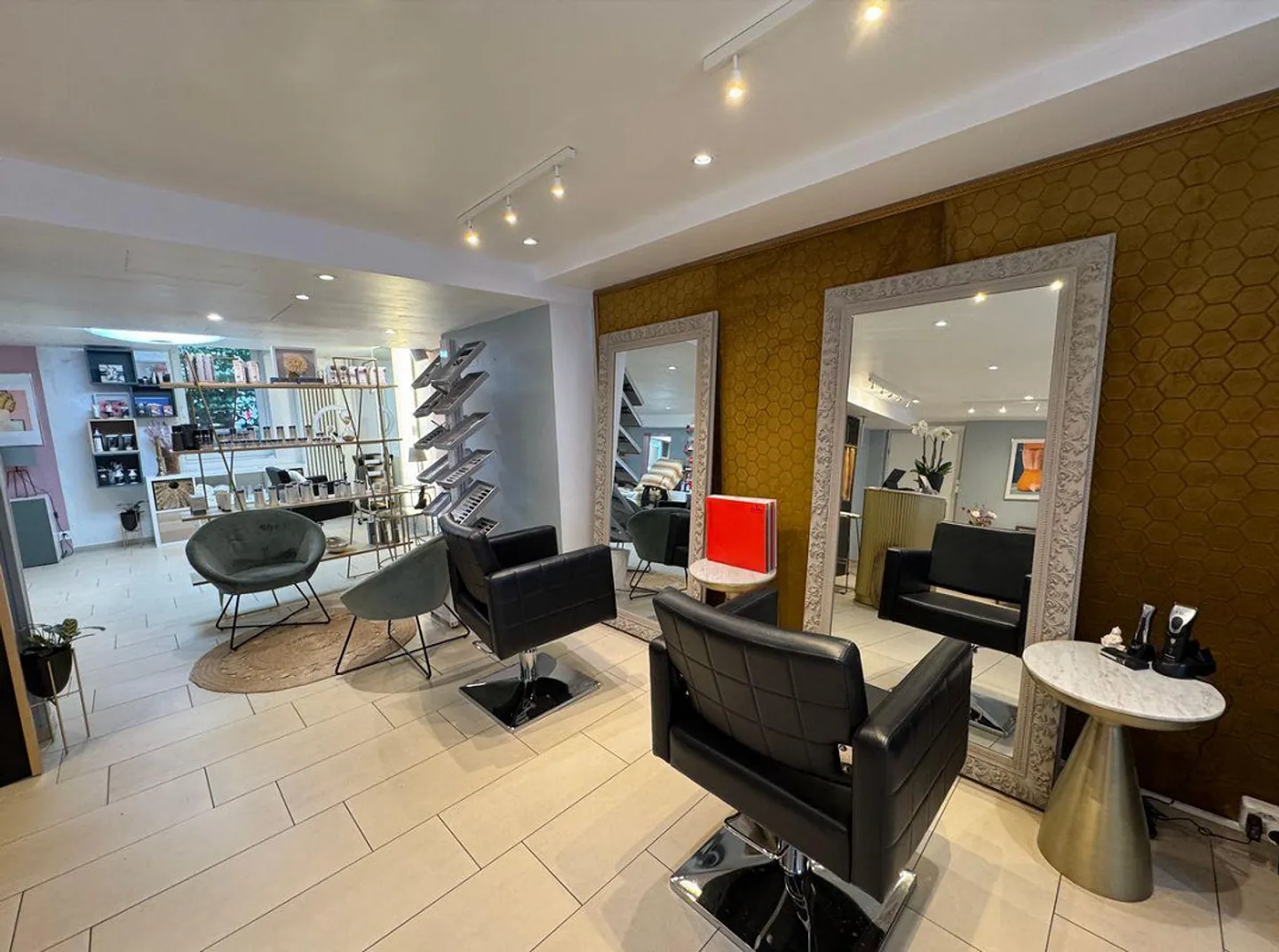 YOUR NEW WORKPLACE AS A SELF-EMPLOYED HAIRDRESSER - Photo 5 of 5