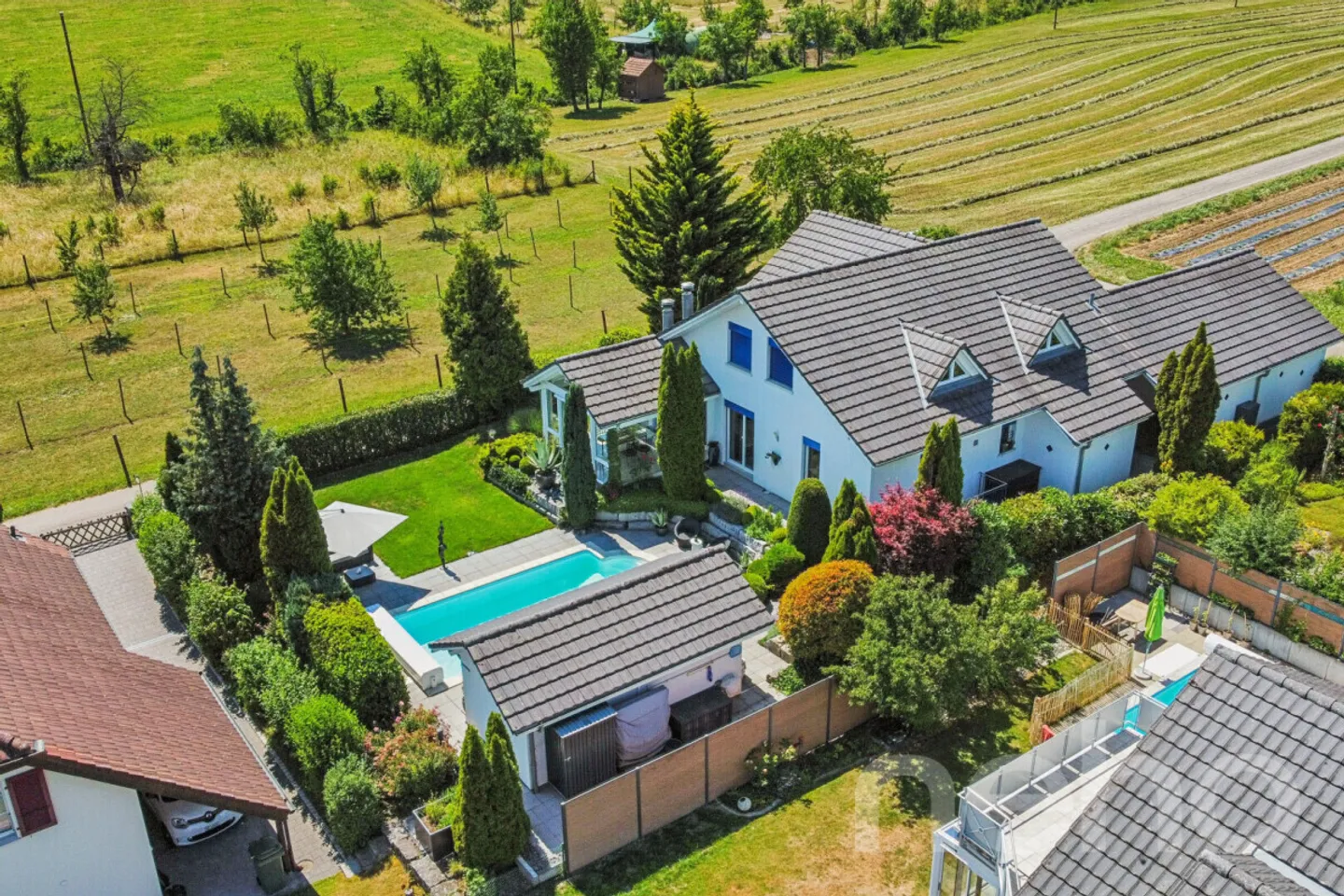 Stilvolles Einfamilienhaus mit Pool - Foto 11 von 13