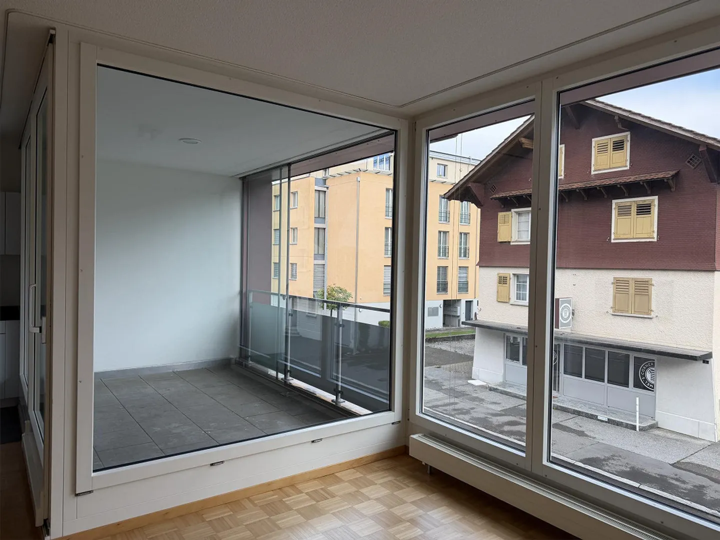 Vie spacieuse avec loggia couverte - Photo 3 sur 9