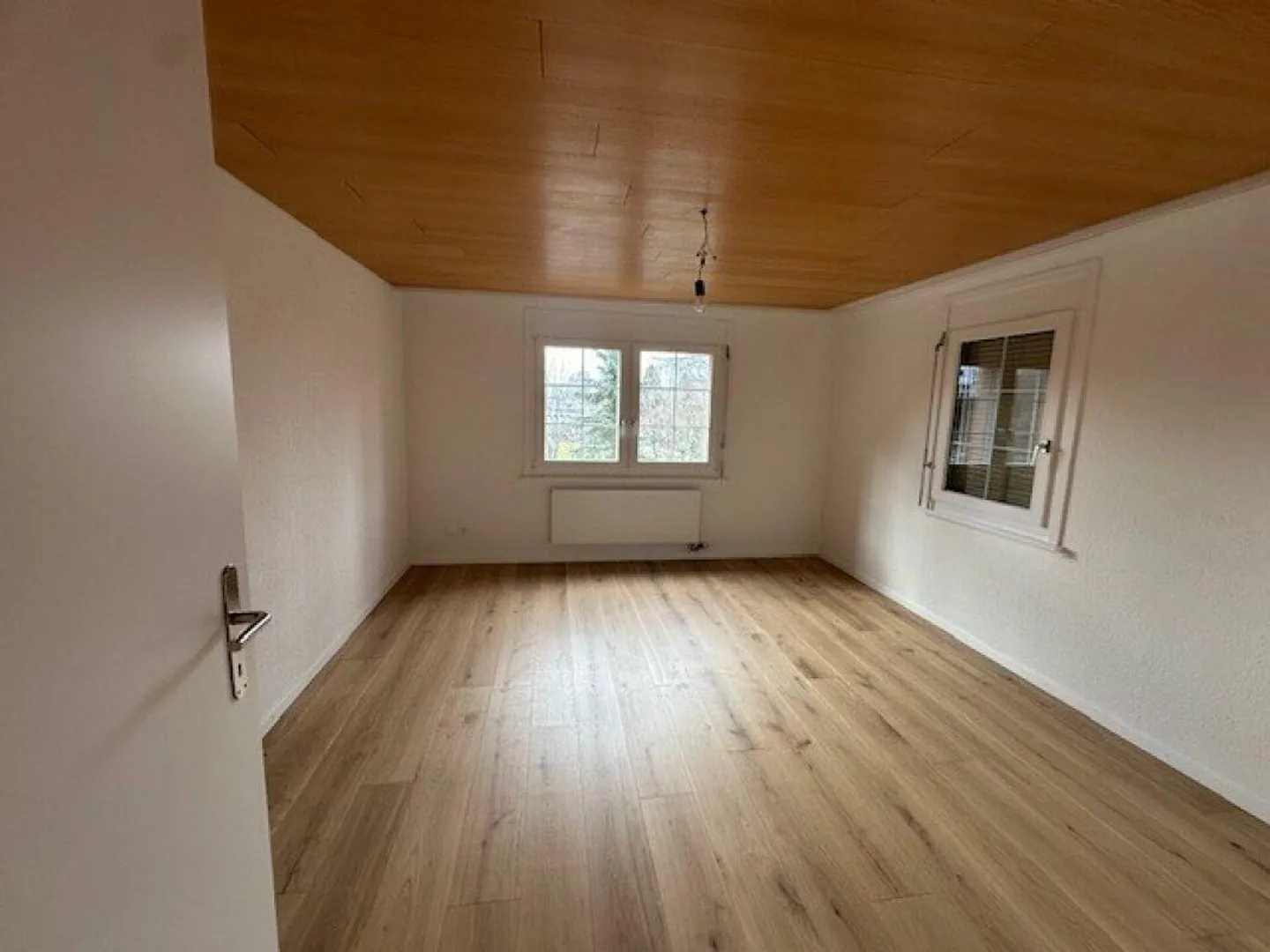 Ampia casa unifamiliare con giardino paradisiaco, sauna e laghetto - Foto 19 di 30