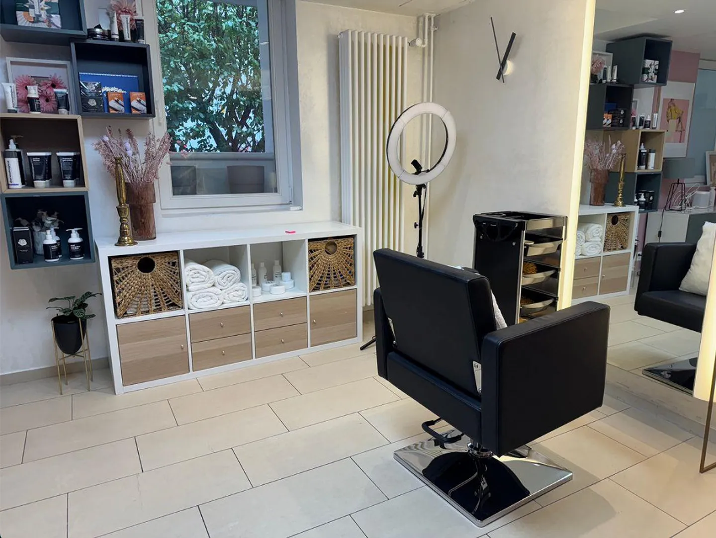 YOUR NEW WORKPLACE AS A SELF-EMPLOYED HAIRDRESSER - Photo 4 of 5