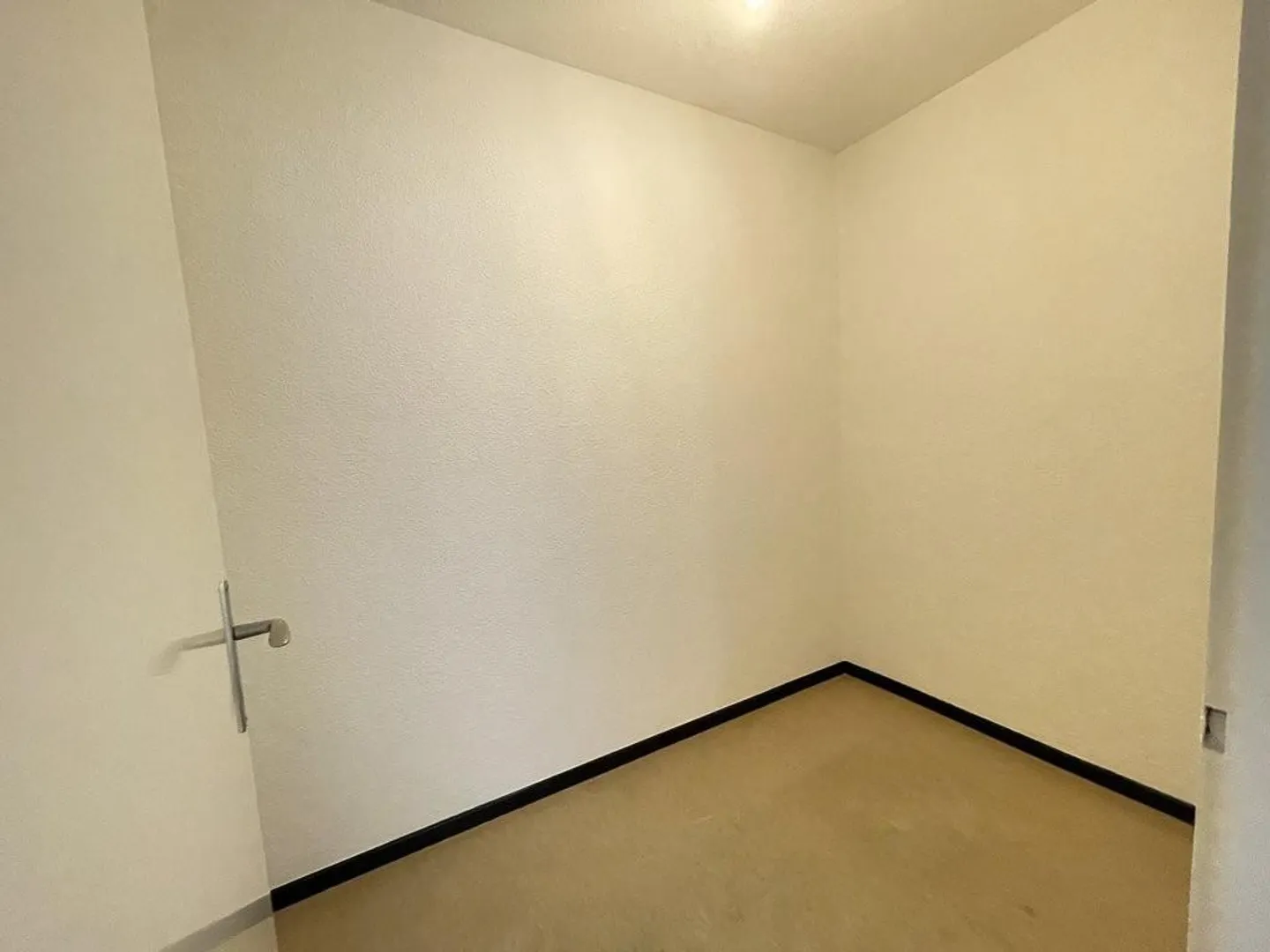 2.5-room apartment in Adliswil - TEMPORARY UNTIL 30.09.2027 - Photo 6 of 9