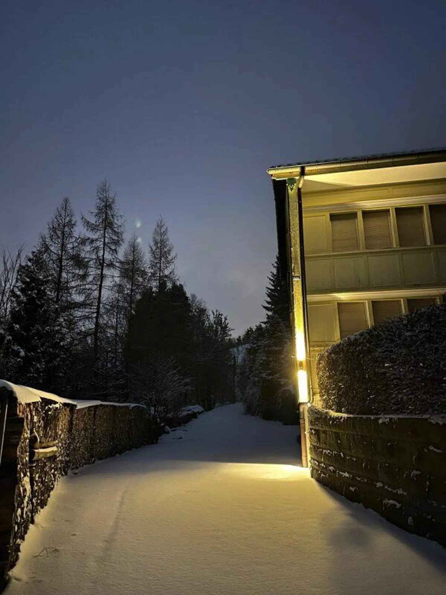 Ampia casa unifamiliare con giardino paradisiaco, sauna e laghetto - Foto 30 di 30