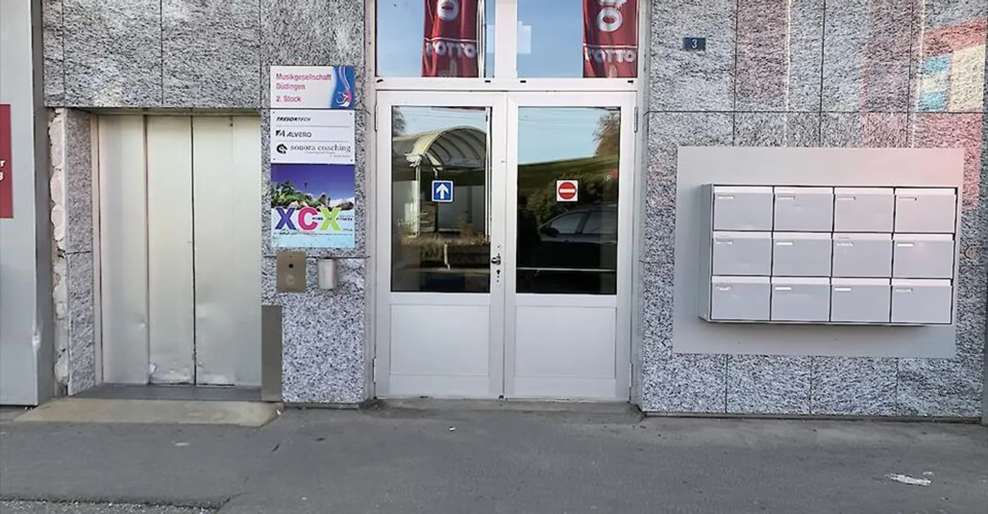 Local spacieux et lumineux sur la Warpelstrasse à Guin - Photo 2 sur 13