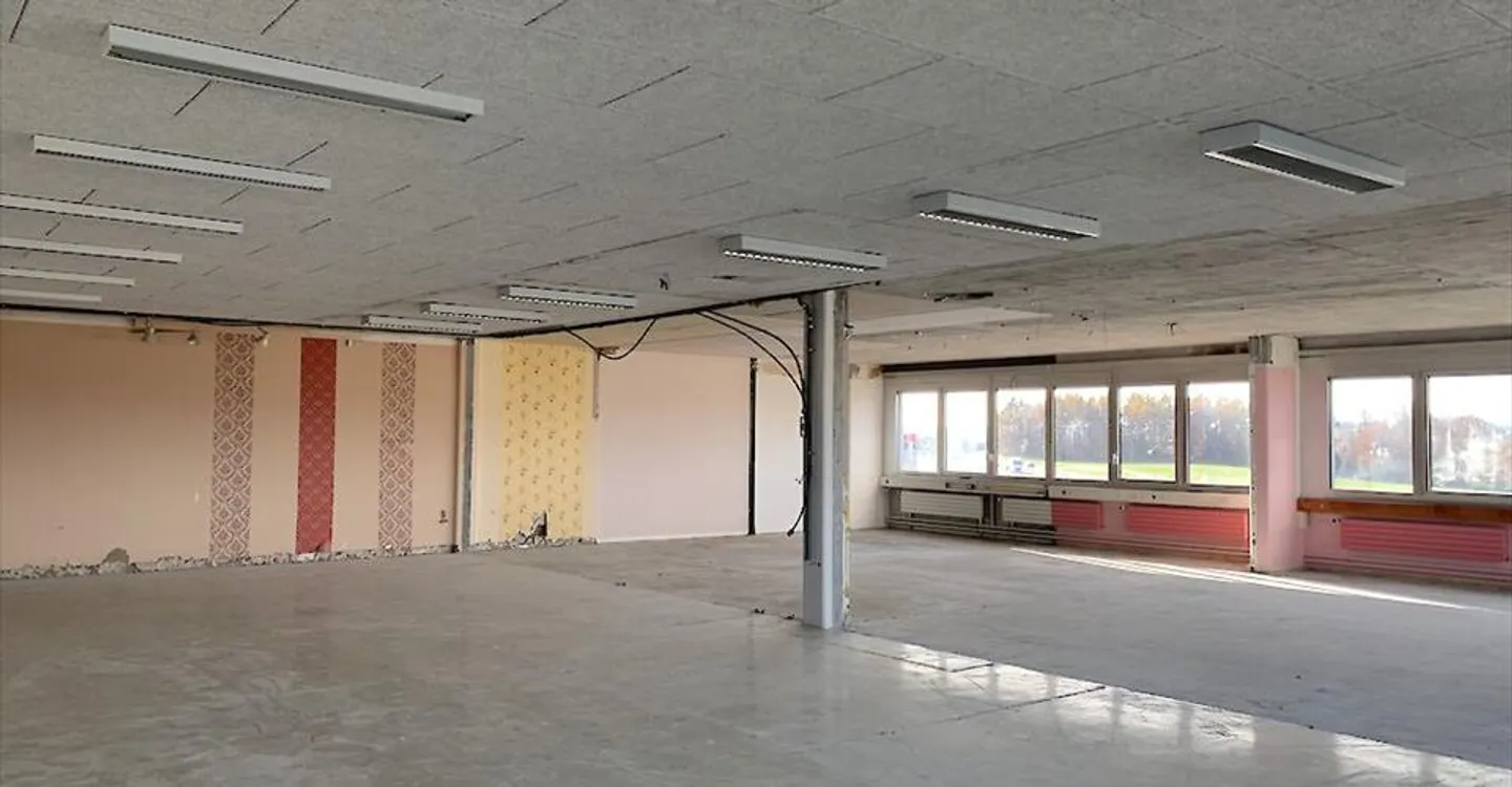 Local spacieux et lumineux sur la Warpelstrasse à Guin - Photo 8 sur 13