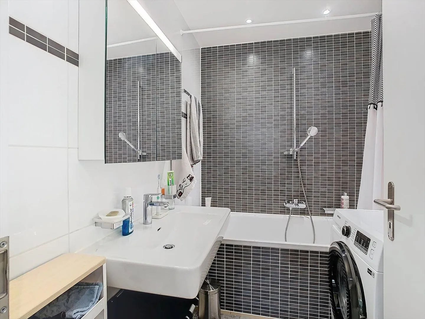 Spazioso appartamento di 2,5 locali di 72 m² - Grande terrazza - Foto 4 di 7
