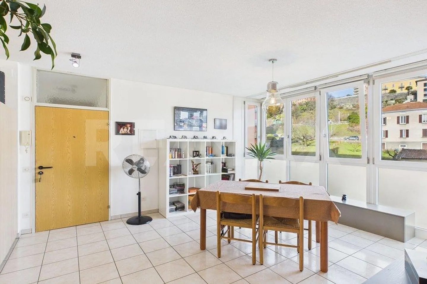 Bright 3 ½ room apartment with terrace in a convenient and residential area - Photo 4 of 13