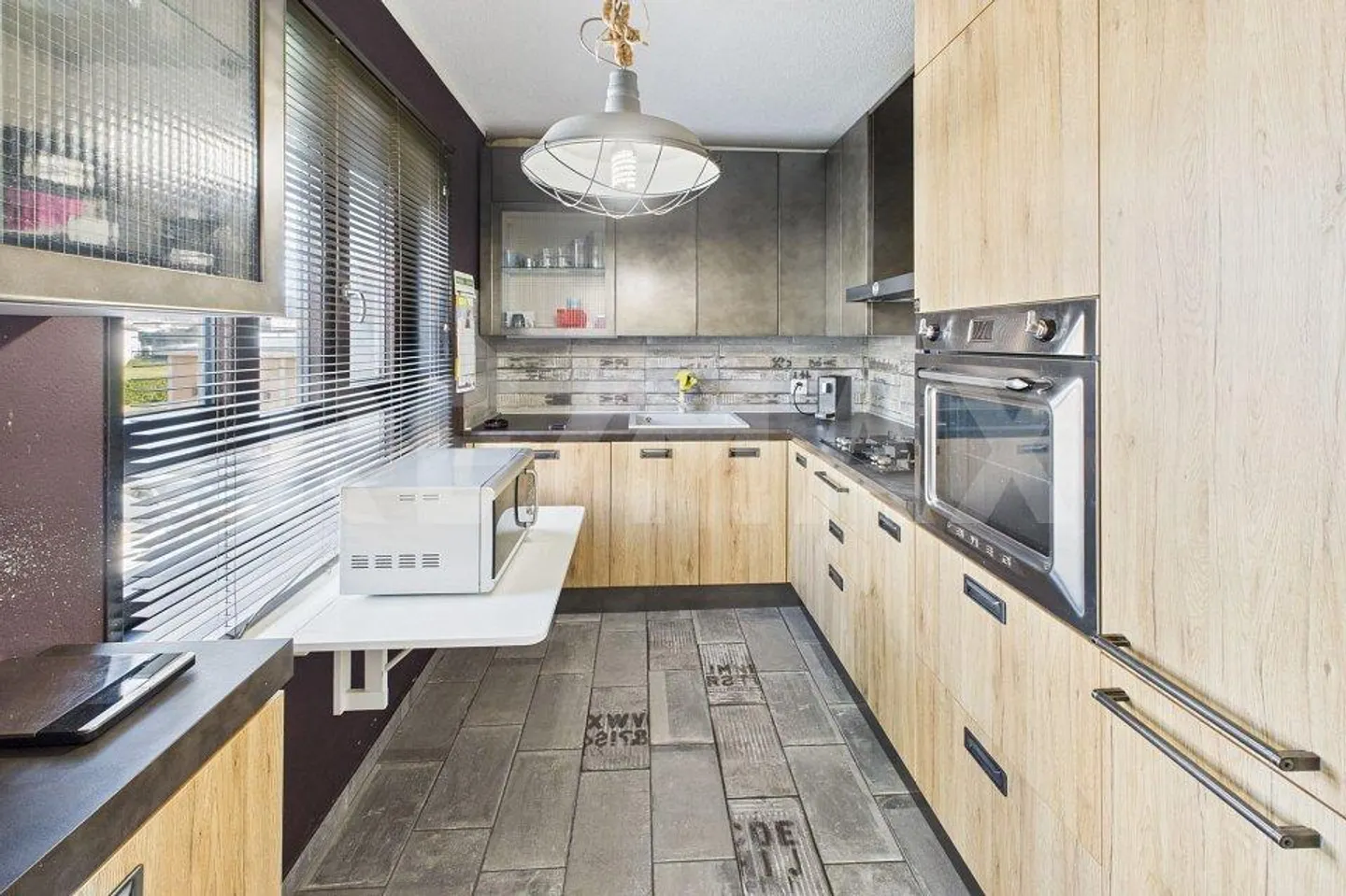Bright 3 ½ room apartment with terrace in a convenient and residential area - Photo 11 of 13