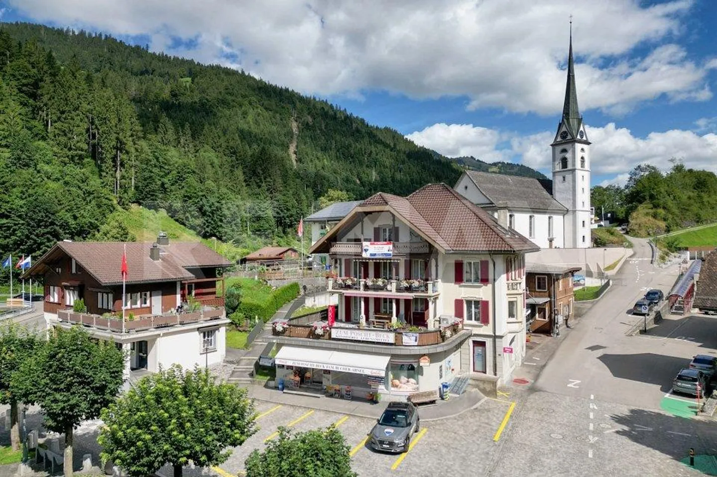 Propriété résidentielle et commerciale attrayante dans un emplacement central - Photo 3 sur 13