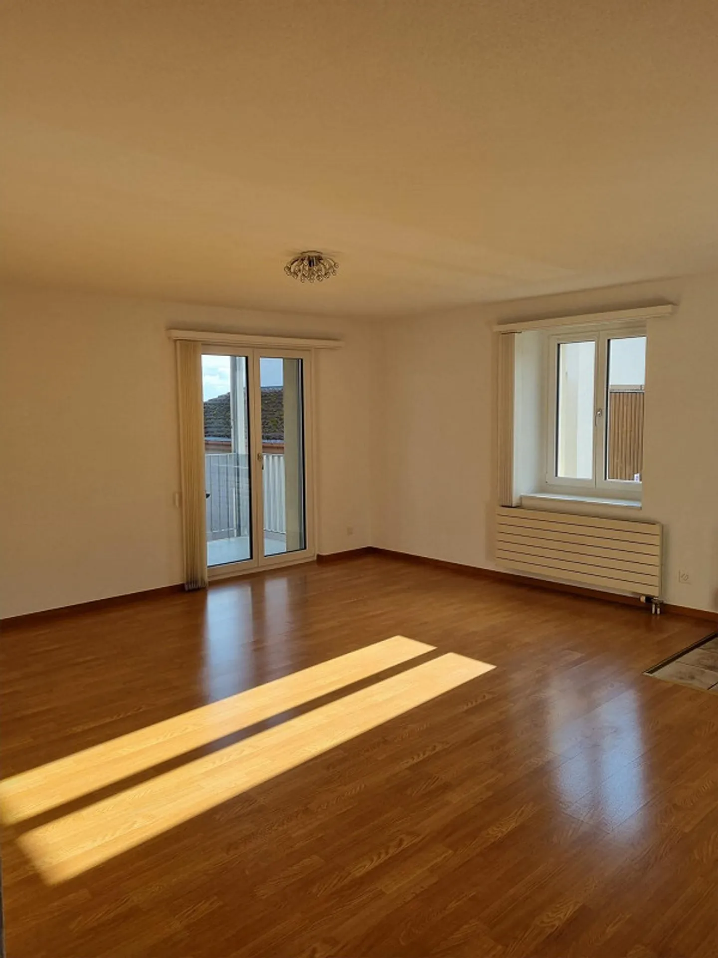 Helle 4.5-Zimmerwohnung mit Balkon - Foto 2 von 10