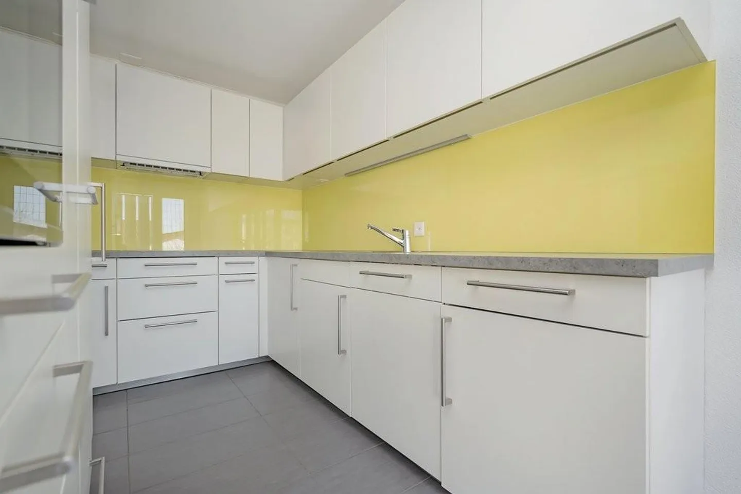 Bright 4.5-room apartment with balcony and view! - Photo 1 of 9