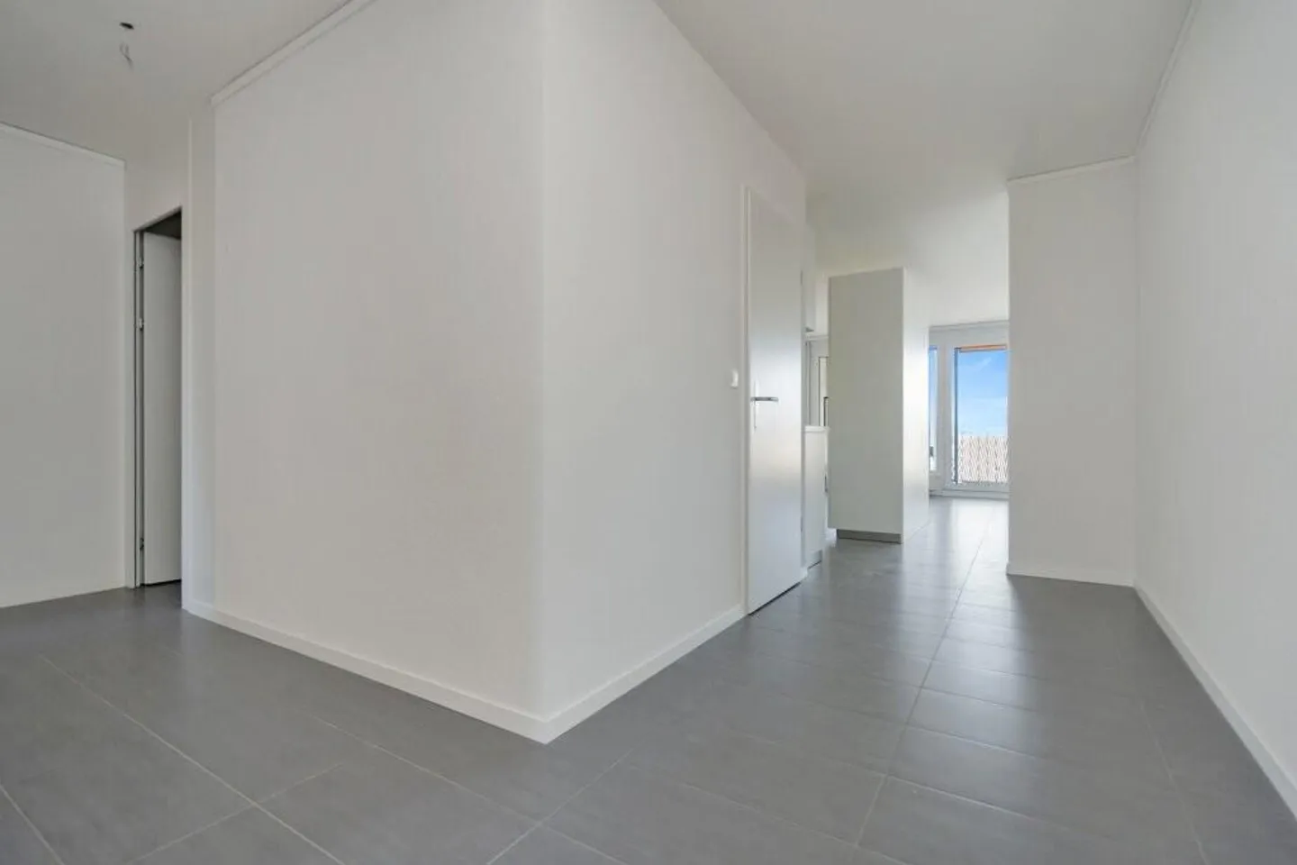 Bright 4.5-room apartment with balcony and view! - Photo 4 of 9