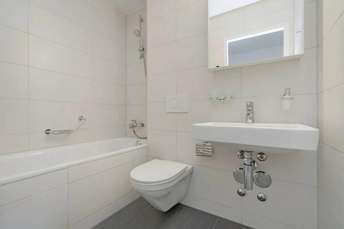 Bright 4.5-room apartment with balcony and view! - Photo 7 of 9