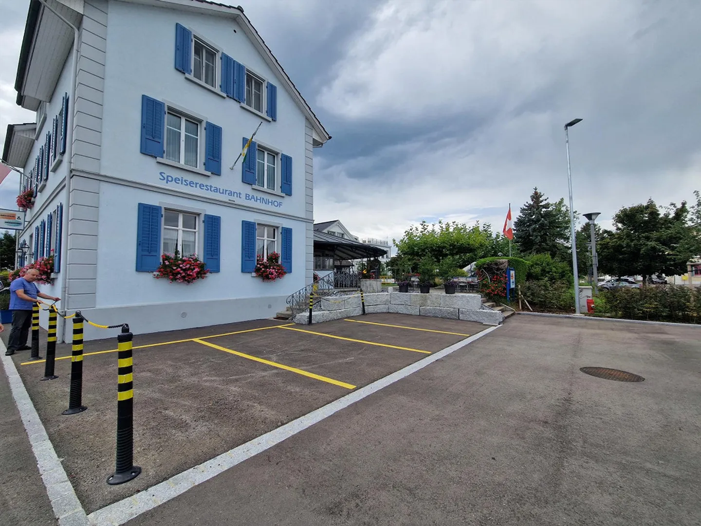 Parcheggio direttamente alla stazione ferroviaria di Güttingen - Foto 1 di 2
