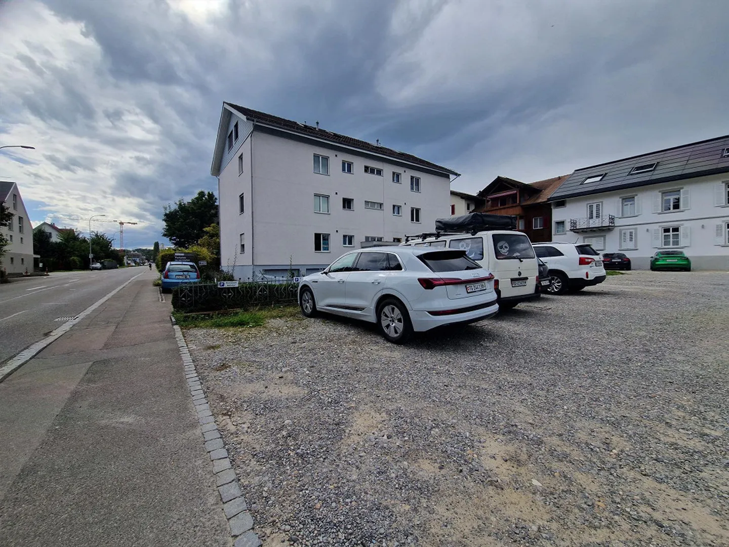 Parcheggio direttamente alla stazione ferroviaria di Güttingen - Foto 2 di 2
