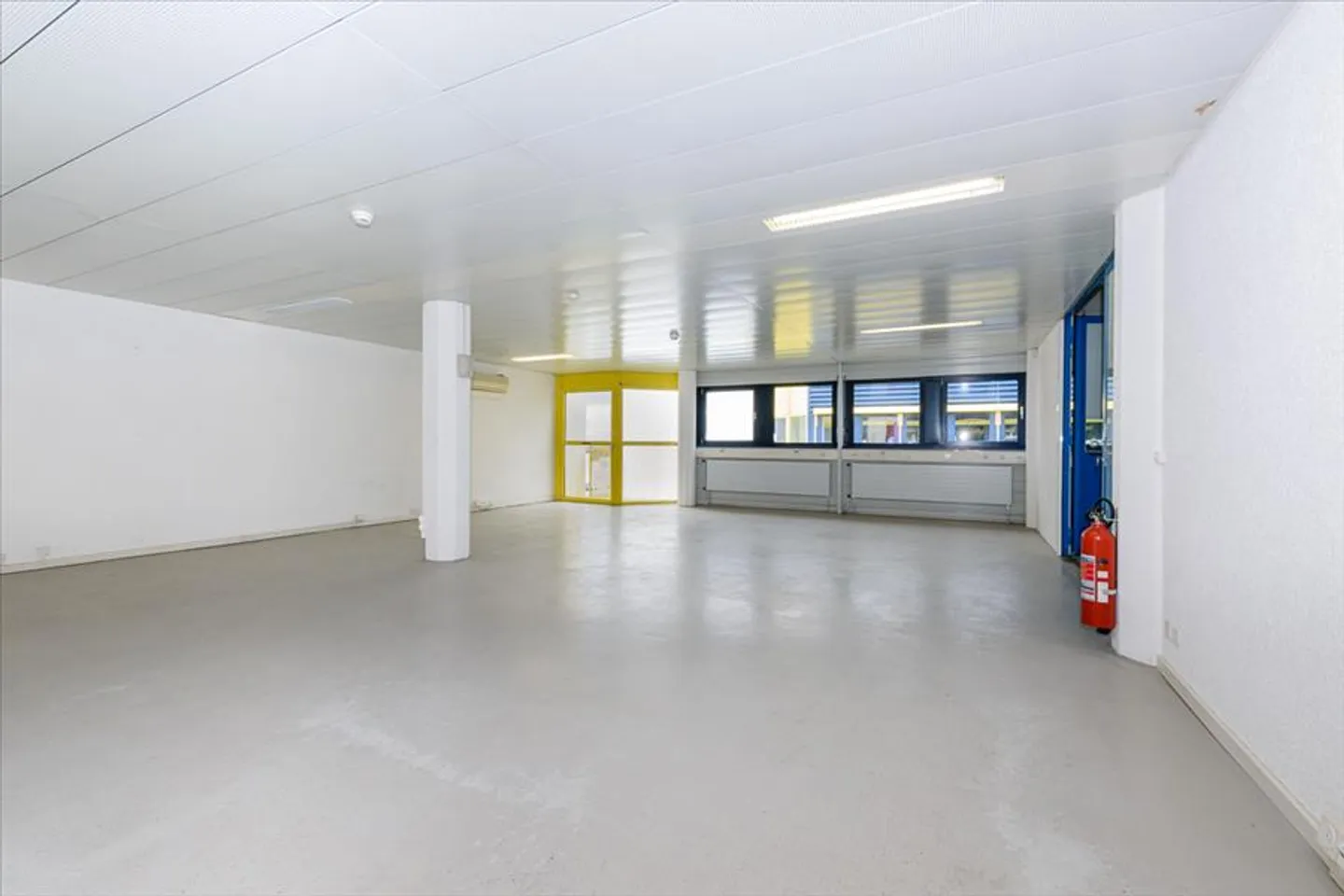 Espace Commercial Spacieux à Gland - Photo 2 sur 6