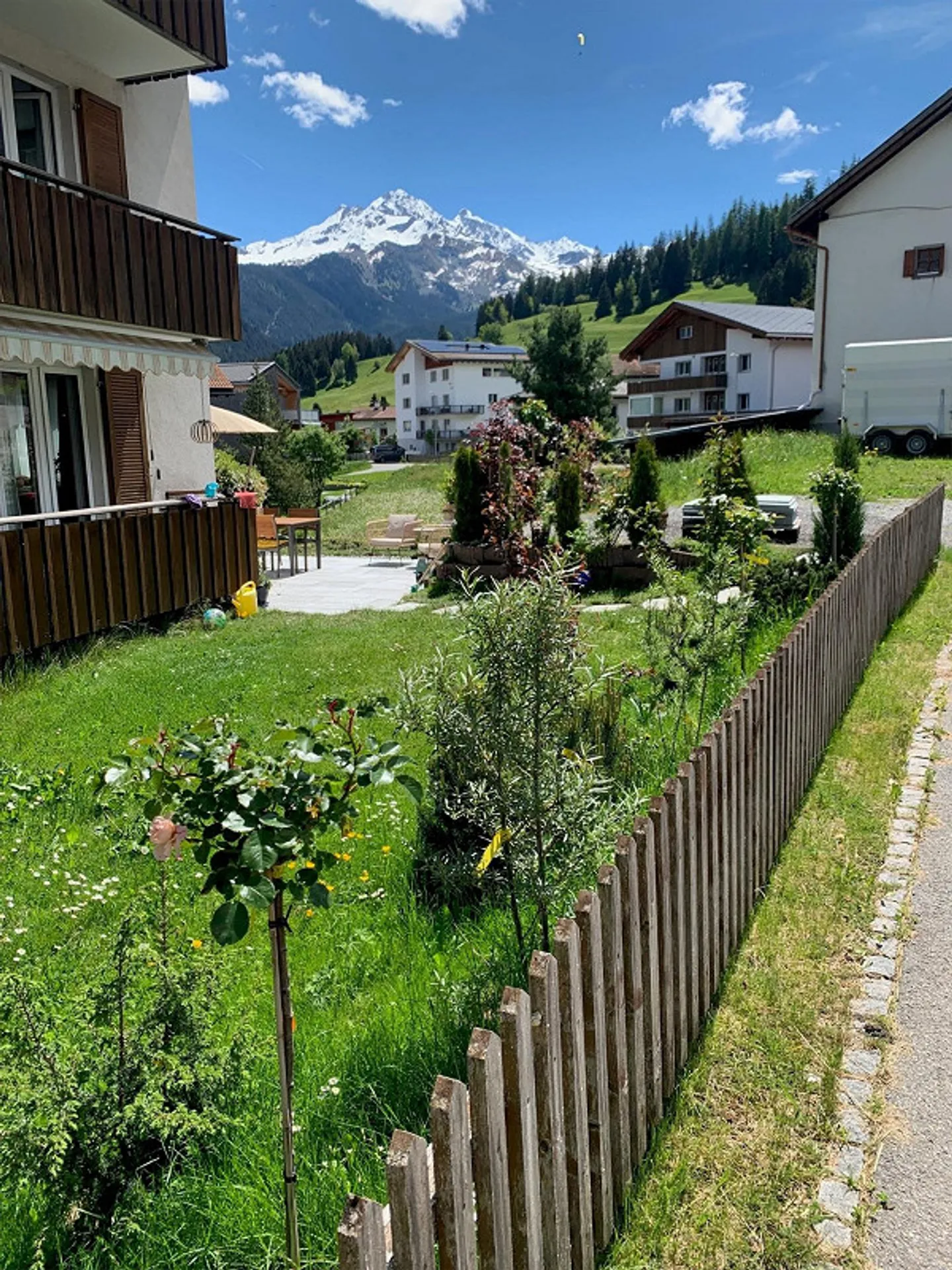 Appartamento ristrutturato di 4,5 locali con area giardino a Savognin - Foto 1 di 9