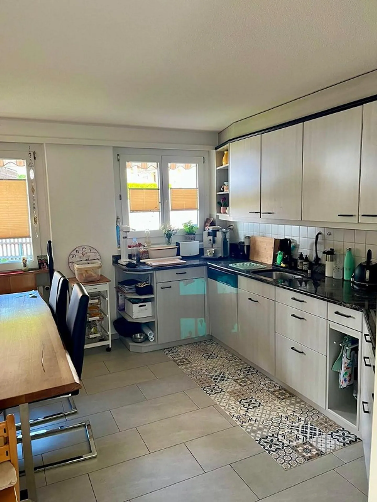 Appartamento ristrutturato di 4,5 locali con area giardino a Savognin - Foto 2 di 9