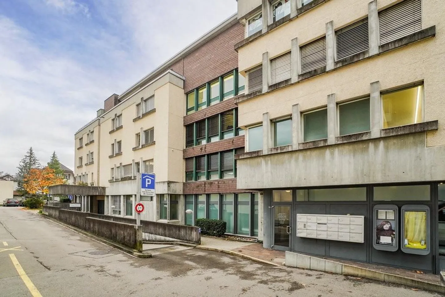 Posto auto in una posizione centrale a Lyss - Foto 1 di 1