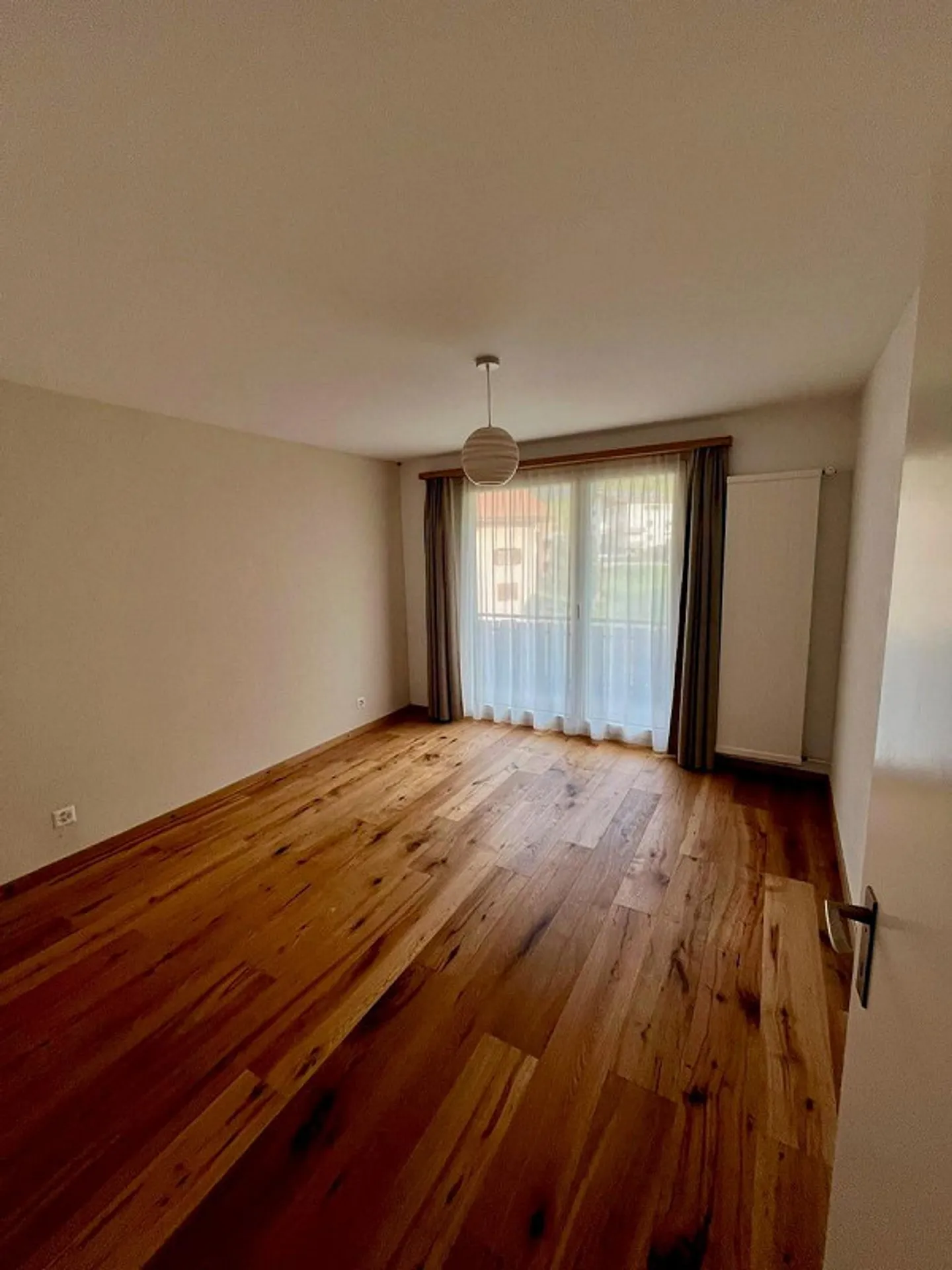 Appartamento ristrutturato di 4,5 locali con area giardino a Savognin - Foto 5 di 9