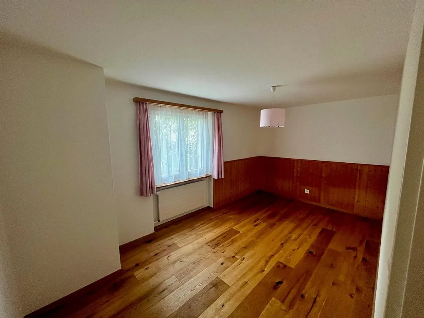 Appartamento ristrutturato di 4,5 locali con area giardino a Savognin - Foto 7 di 9