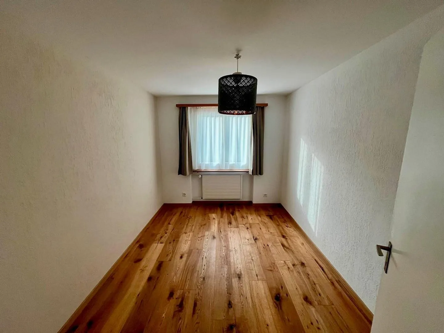 Appartamento ristrutturato di 4,5 locali con area giardino a Savognin - Foto 6 di 9
