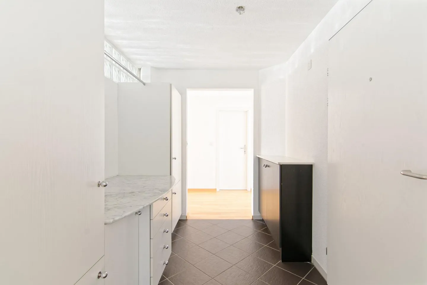 Appartamento spazioso e attraente di 4 1/2 stanze (vista lago) - Foto 5 di 15