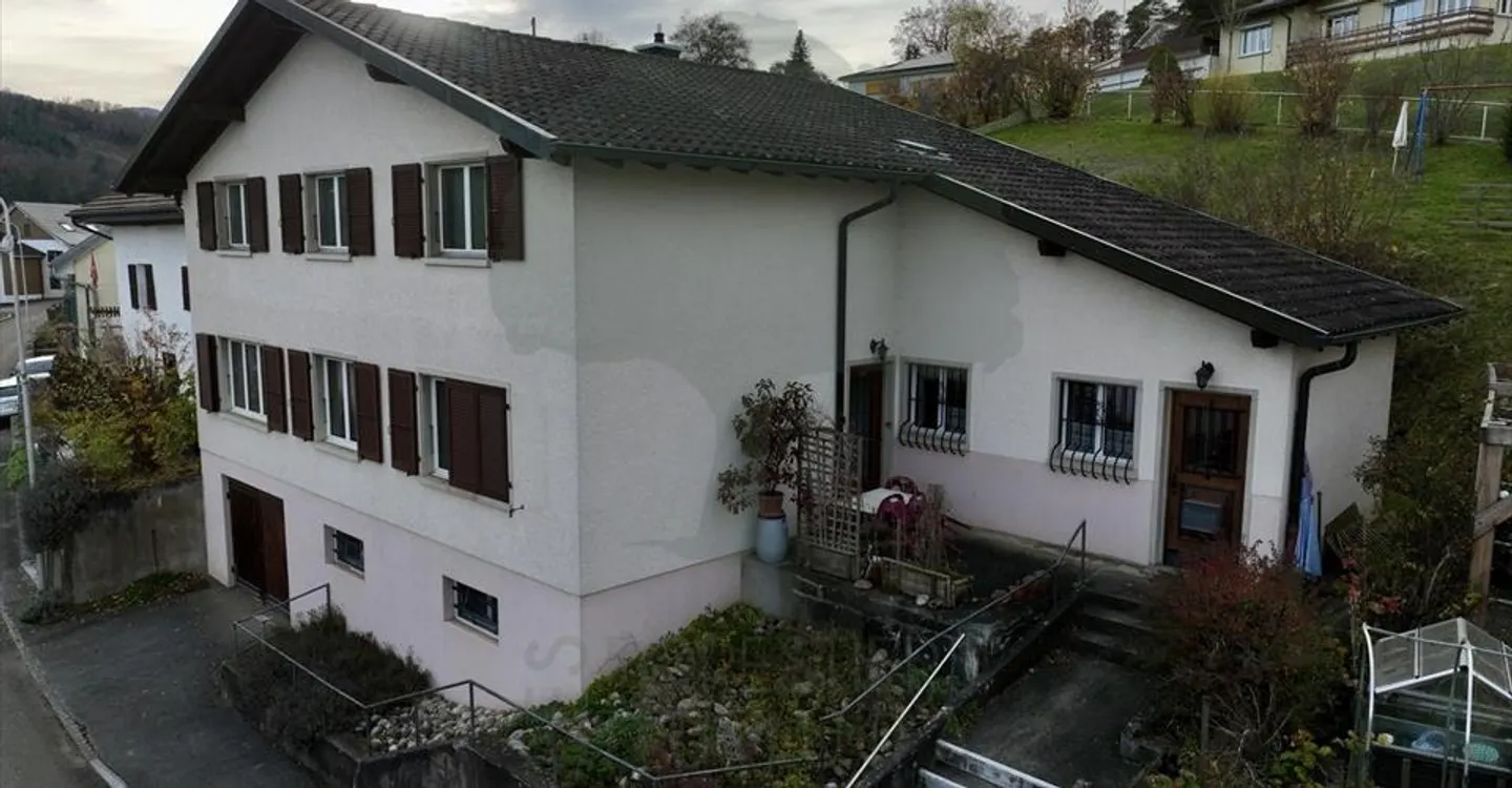 Charming house with great potential in Courtedoux - Photo 2 of 10