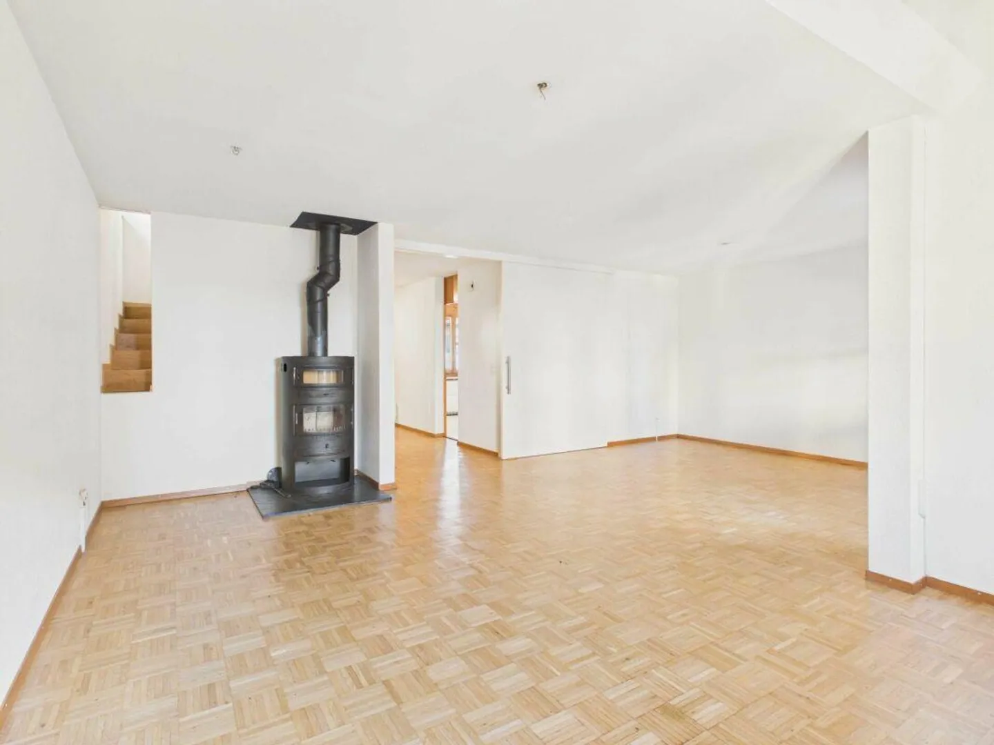 3½-Room Maisonette Apartment on the 2nd Floor and Underground Parking Space in the Village Center - Photo 3 of 11