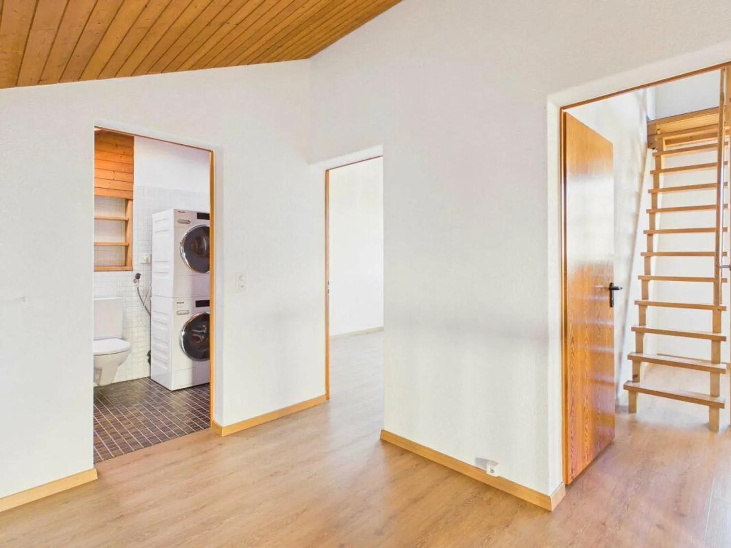 3½-Room Maisonette Apartment on the 2nd Floor and Underground Parking Space in the Village Center - Photo 7 of 11
