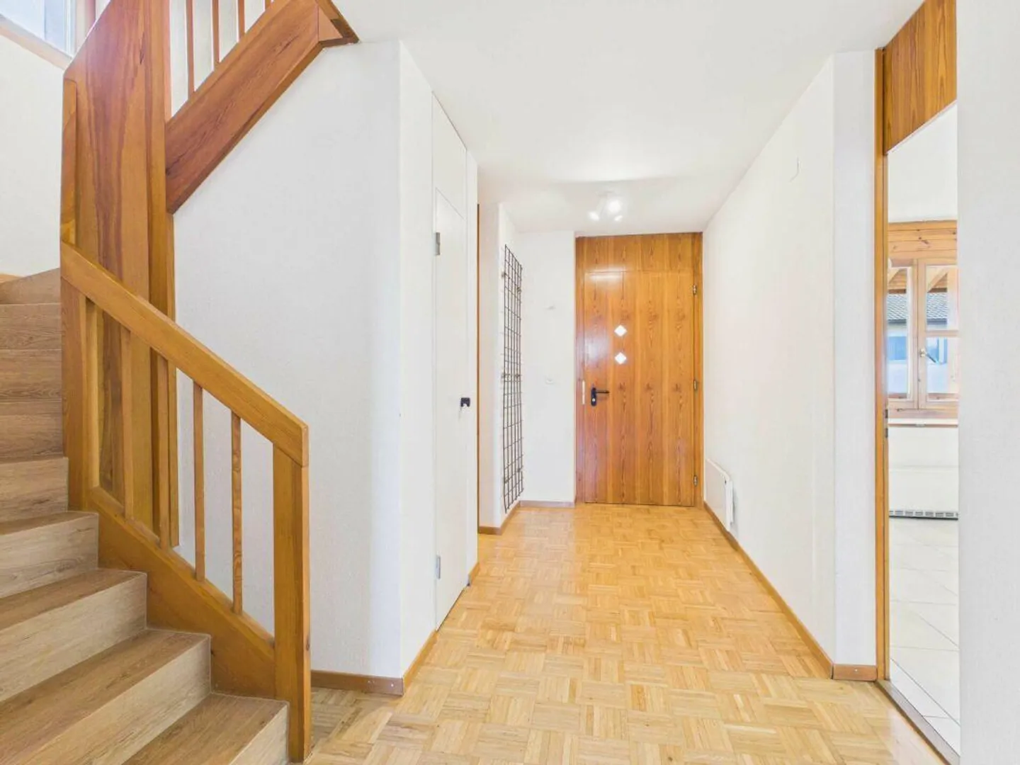 3½-Room Maisonette Apartment on the 2nd Floor and Underground Parking Space in the Village Center - Photo 6 of 11