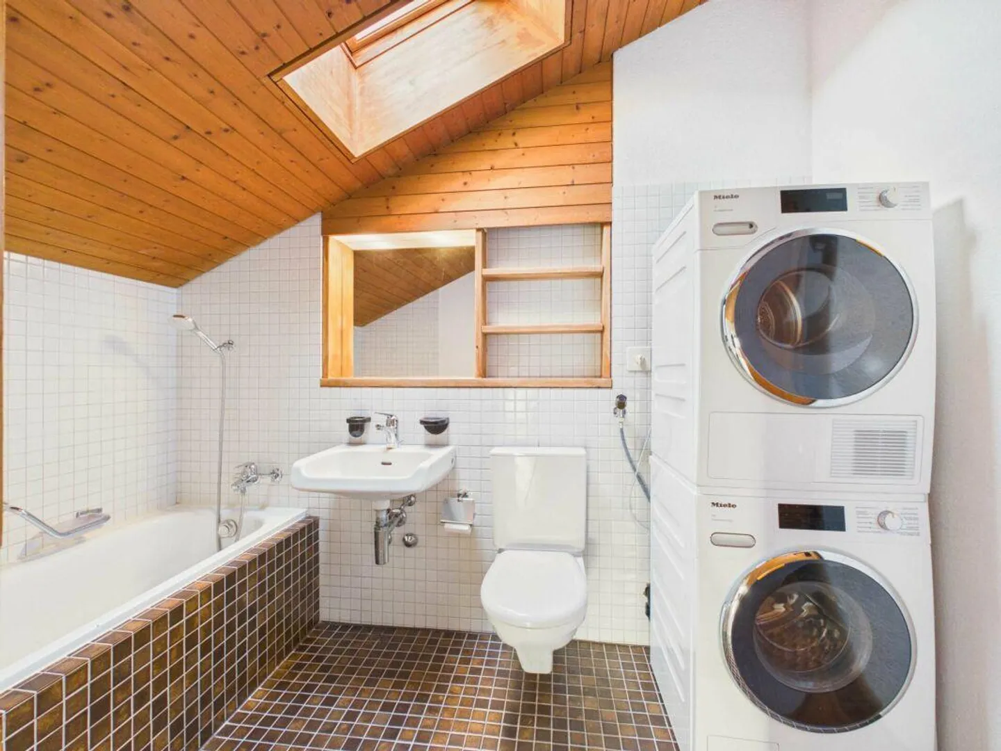 3½-Room Maisonette Apartment on the 2nd Floor and Underground Parking Space in the Village Center - Photo 10 of 11