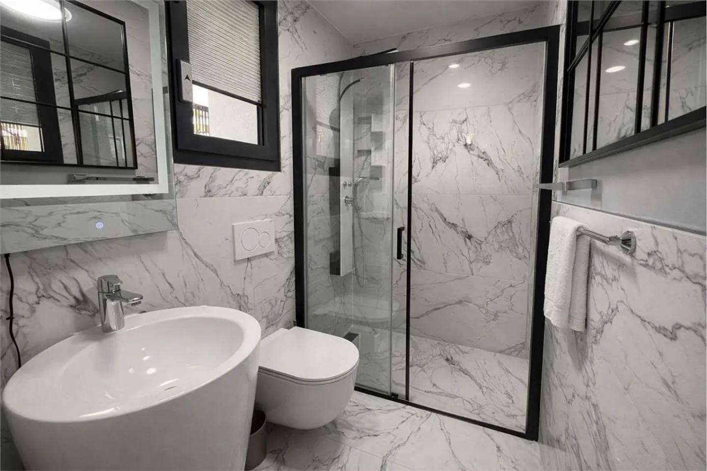 PENTHOUSE DE PRESTIGE MEUBLÉ FACE AU LAC - Photo 11 sur 11