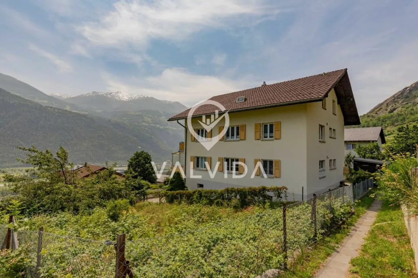 Il tuo rifugio con vista sulla valle del Rodano: appartamento mansardato a St. German con grande potenziale - Foto 2 di 13