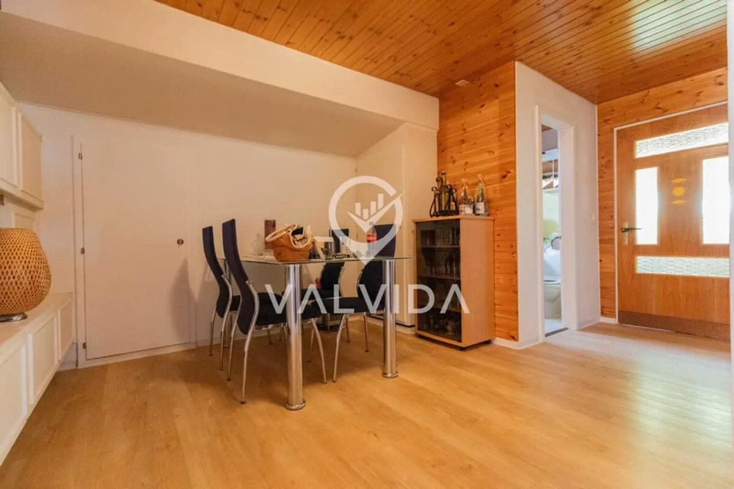 Il tuo rifugio con vista sulla valle del Rodano: appartamento mansardato a St. German con grande potenziale - Foto 4 di 13